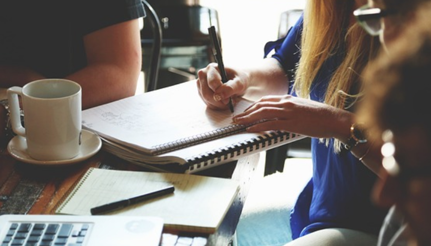 高端网站定制不仅是展示产品的渠道，更是企业形象和品牌价值的体现